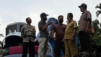 Salah seorang masyarakat bernama Muhhammad Roffi Subiyakto menggagas dibersihkannya sampah tersebut. Meskipun warga lingkungan tersebut sudah menyambangi Kantor Kelurahan Sukamaju Baru untuk melaporkan hal tersebut, pihak Kelurahan tidak memberikan respon dan rindakan apa-apa.