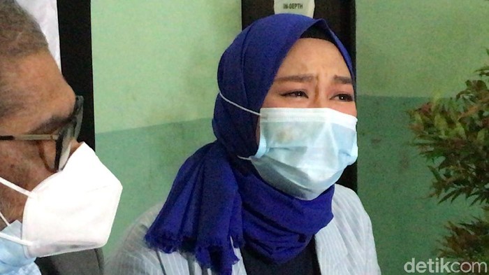 Arist Merdeka Sirait (Ketua Umum Komnas Anak) dan Yunita Lestari (mantan istri pertama Daus Mini)