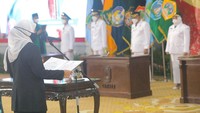 Gubernur Jatim Khofifah memimpin upacara pelantikan. (Dok. Humas Pemprov Jatim)