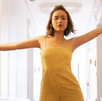 Bagi yang tidak menyukai rambut berponi, gaya rambut pendek yang satu ini cocok untuk kamu jadikan contoh. Kamu bisa menaikkan poni rambutmu ke atas dan mensasaknya untuk memberikan volume. Foto: Instagram/@amandamanopo