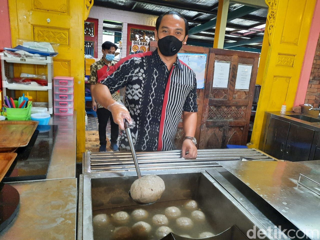 Klenger! Di Warung Bakso Ini Bisa Makan Bakso Seberat 50 Kg Lebih