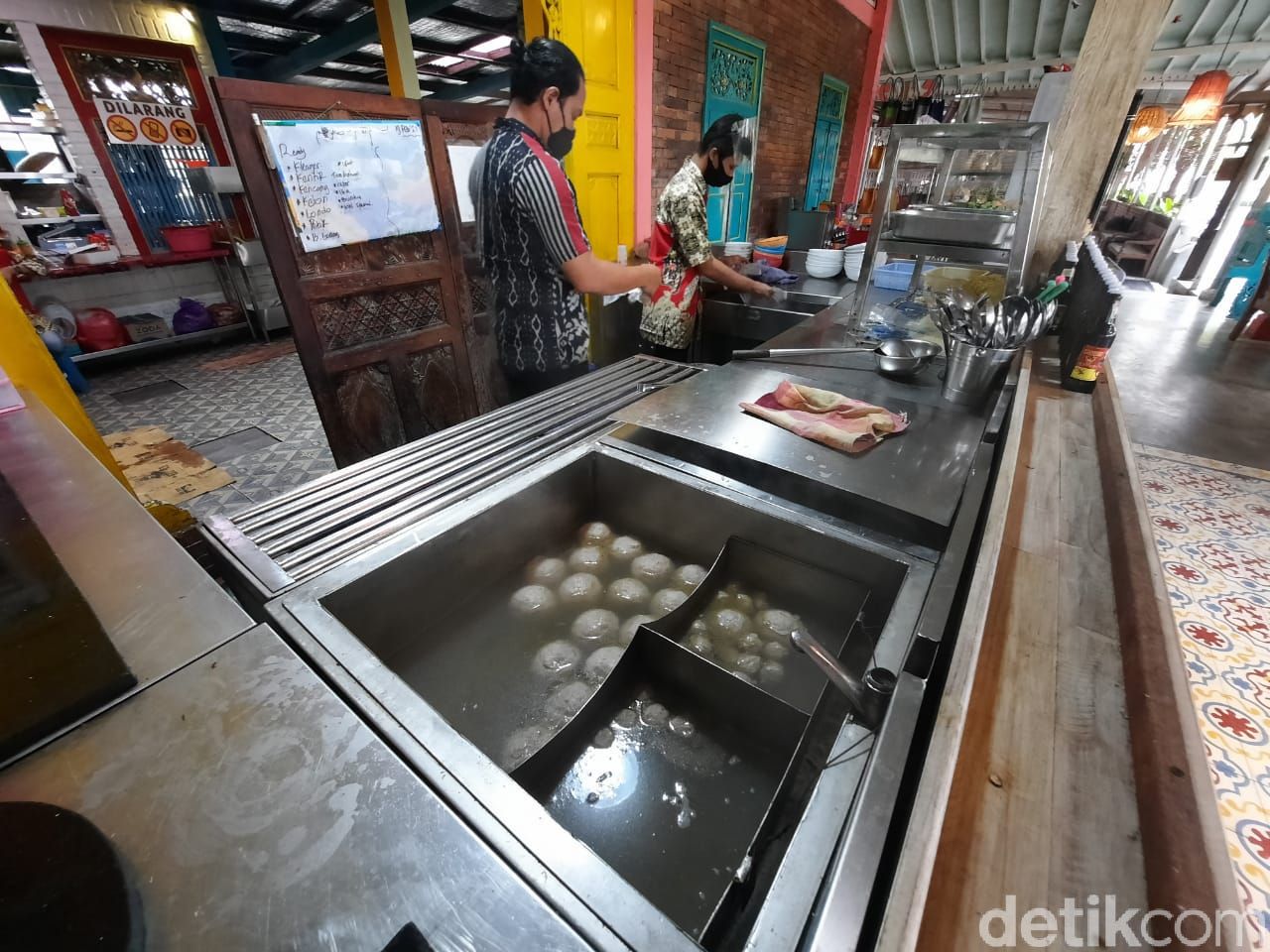 Klenger! Di Warung Bakso Ini Bisa Makan Bakso Seberat 50 Kg Lebih