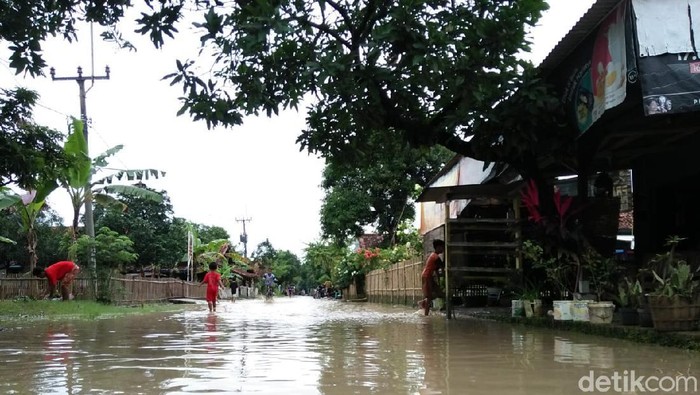 Banjir landa empat desa di majalengka, 26 feb 2021