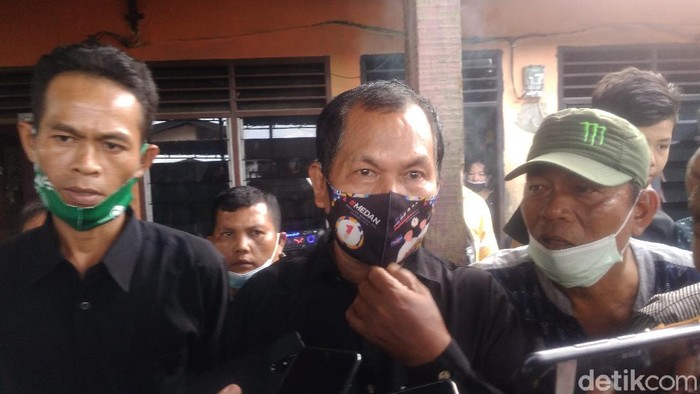 Bapak Fery Saut Simatupang buka suara soal anaknya jadi korban penembakan di RM Cafe Cengkareng. (Datuk Haris Molana/detikcom)