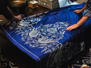 Koleksi Batik Raya, Kolaborasi Unik Disney dan Iwan Tirta Private Collection