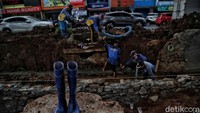 Pembuatan kolam olakan yang ditargetkan rampung akhir Maret 2021 mendatang ini mengaliri air menuju saluran drainase di bawah olakan yang kemudian mengalir ke saluran penghubung (Phb) Nias menuju Phb BGR.