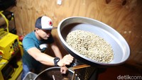 Kopi Malabar menjual produk arabika dan luwak serta dalam bentuk benih kopi. Namun, menurutnya, pandemi cukup berpengaruh terhadap Kopi Malabar Indonesia saat ini.