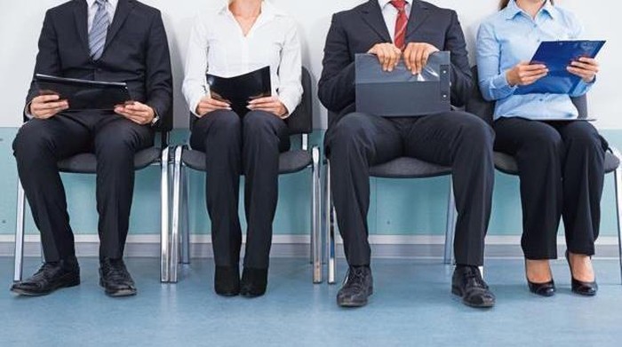 Biar Dibaca HRD, Orang Ini Kirim CV Pakai Kotak Isi Donat