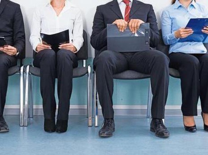 Biar Dibaca HRD, Orang Ini Kirim CV Pakai Kotak Isi Donat