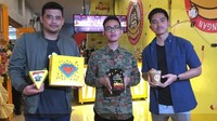 Dalam menjalani bisnis kuliner ia juga bergandengan dengan Gibran Rakabuming Raka dan Kaesang Pangarep. Ketiganya sering saling memberi support. Foto: Instagram @bobbynst