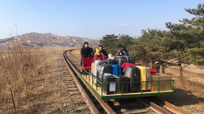 Diplomat Rusia Pulang dari Korea Utara Naik Kereta Troli