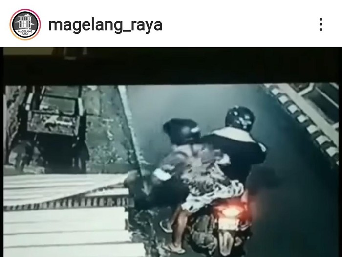 dok. tangkapan layar pencurian tempe di Kota Magelang terekam CCTV