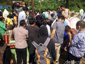 Perwakilan Polda Metro Dampingi Pemakaman Fery Korban Penembakan Bripka CS