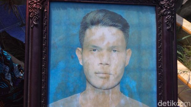 Fery Saut Simanjuntak korban penembakan oleh Bripka CS di Cengkareng, Jakarta Barat (Jakbar) telah dimakamkan di TPU Kristen Tanjung Mulia, Medan (Datuk Haris/detikcom)