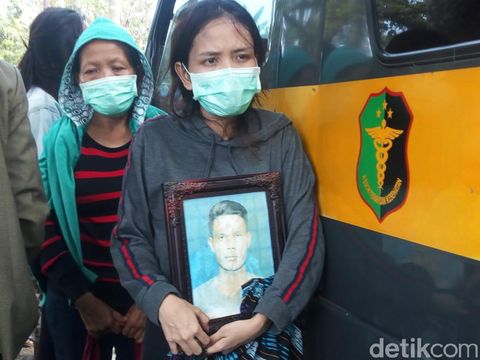 Fery Saut Simanjuntak korban penembakan oleh Bripka CS di Cengkareng, Jakarta Barat (Jakbar) telah dimakamkan di TPU Kristen Tanjung Mulia, Medan (Datuk Haris/detikcom)