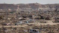 Konflik berkepanjangan juga membuat mobil berserakan seperti dalam foto yang terjadi di Baghouz, Suriah. Chris McGrath/Getty Images  