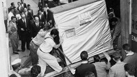 Foto-foto berikut ini menampilkan betapa pesatnya kemajuan teknologi. Dalam 50 tahun terakhir, ada begitu banyak teknologi baru yang membuat kehidupan menjadi lebih mudah untuk dijalani.