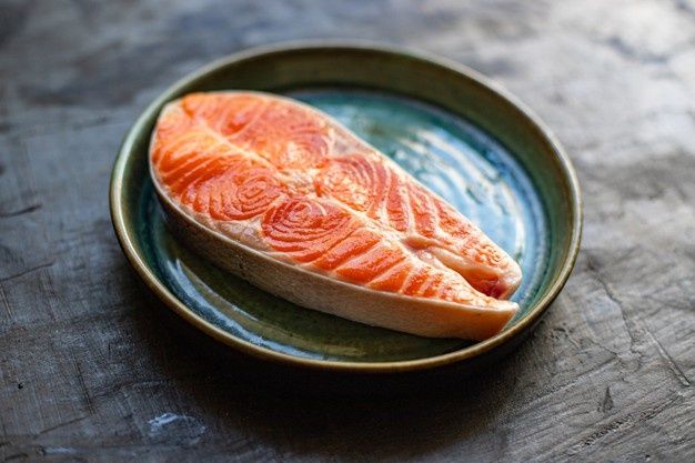 Foto: Ikan Salmon/Freepik.com 7 Tips Menggoreng Kulit Salmon