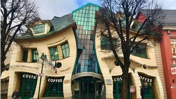 Bangunan bergelombang ini merupakan bagian dari pusat perbelanjaan di Sopot, Polandia. Foto: Brightside