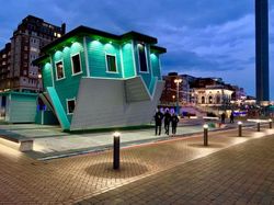 Kumpulan Desain Gedung Unik Meleleh Hingga Tenggelam