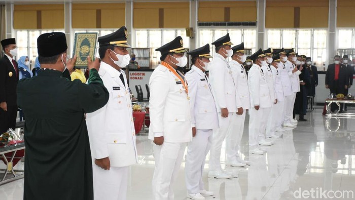 Gubernur Sumut (Gubsu) Edy Rahmayadi melantik 6 kepala daerah se-Sumut hasil Pilkada serentak tahun 2020 (dok Kominfo Sumut)