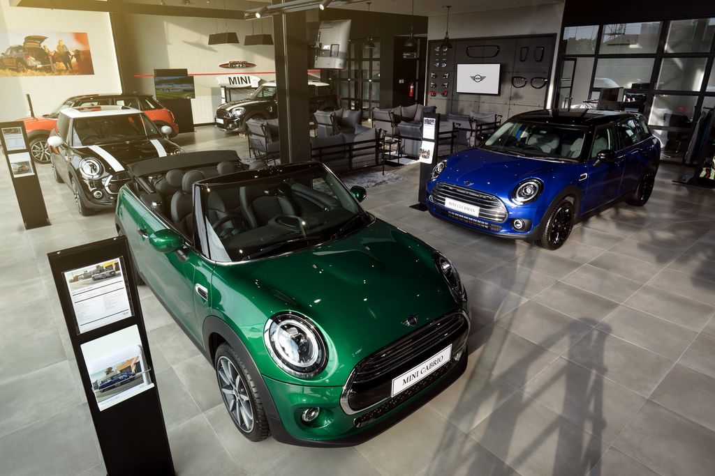 Mini Indonesia bersama dengan PT Plaza Auto Raya meresmikan diler Mini terbaru dan pertama di Bandung, Plaza MINI Bandung dengan konsep inovatif dan energik khas yang menginspirasi dan memenuhi kebutuhan para penggemar.