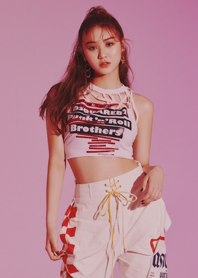 Denise Kim merupakan vokalis utama dan maknae grup Secret Number. Ia lahir dan besar di Houston, Texas, Amerika Serikat. Sebelum debut di bawah naungan Vine Entertainment, Denise merupakan trainee YG Entertainment. Ia bahkan pernah mengikuti ajang KPop Star 5. Foto: Instagram