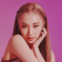 Jinny Park lahir di Los Angeles, California. Rapper utama Secret Number ini dikenal pula dengan nama Korea Park Jin Hee. Sebelum debut di bawah naungan Vine Entertainment, Jinny merupakan trainee YG Entertainment yang hampir debut sebagai member BLACKPINK. Foto: dok. Vine Entertainment