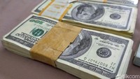 Sementara itu, barang bukti uang palsu yang disita polisi berupa US Dolar, Dolar Hongkong, Ringgit Brunei, Yuan China, Yi Jiao China, Dolar Kanada, Cruzeiro Brazil, hingga pecahan Rupiah.