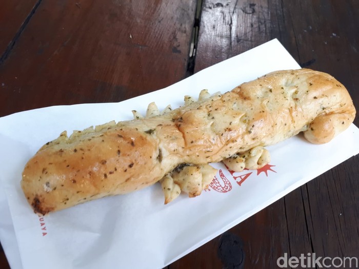 Jajan Roti Buaya di M Bloc Space, Isinya Nougat hingga Garlic Butter Jajan Roti Buaya di M Bloc Space, Isinya Nougat hingga Garlic Butter