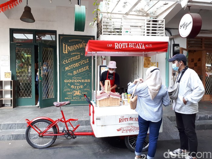 Jajan Roti Buaya di M Bloc Space, Isinya Nougat hingga Garlic Butter