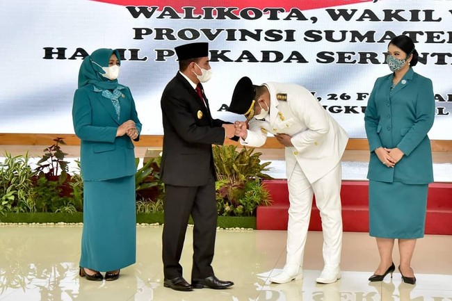 Menurut informasi yang tertera di Instagram resmi Dinas Kominfo Medan, pelantikan Ketua TP PKK Kota Medan dan Ketua Dekranasda Kota Medan berlangsung pada Jumat (26/2/2021), setelah Gubernur Sumatera Utara, Edy Rahmayadi, melantik Wali Kota Medan, Muhammad Bobby Afif Nasution, SE.MM dan Wakil Wali Kota Medan, H. Aulia Rachman,SE. (Foto: Dok. Kominfo Medan)