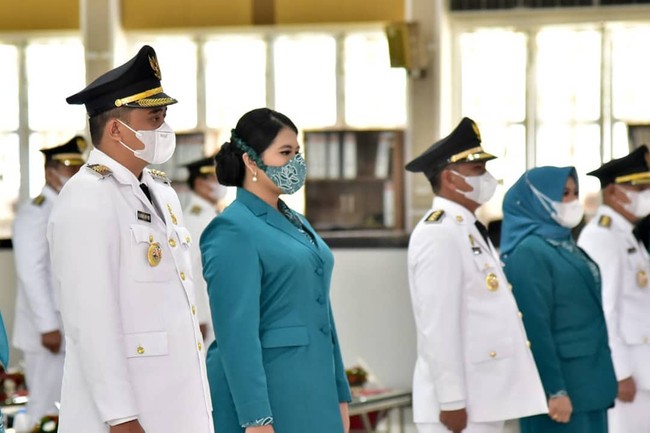 Tampil formal seperti ibu pejabat, gaya perempuan 29 tahun ini terlihat lebih matang dari biasanya. (Foto: Dok. Kominfo Medan)