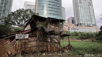 Diketahui, pernyataan JK soal tanggung jawab gubernur yang mengeluarkan izin pembangunan Mal Lippo Kemang dilontarkan dalam program Blak-blakan yang tayang di detikcom, Jumat (26/2/2021). JK memaklumi ada pemasukan pajak bagi Pemprov DKI dengan pembangunan mal. Tapi rakyat akhirnya mengeluarkan ongkos lebih banyak akibat banjir yang mereka derita.