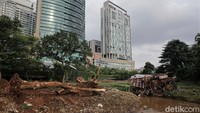 Humas PT Almaron Perkasa, Danang menegaskan pembangunan Mal di Kemang itu bukan di atas daerah resapan air. Area Mal Kemang sebelumnya adalah kawasan permukiman dan komersial.