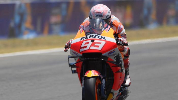 Marc Marquez JEREZ DE LA FRONTERA, SPAIN - JULY 18: Marc Marquez of Spain and Repsol Honda Team heads down a straight during the MotoGP of Spain - Qualifying at Circuito de Jerez on July 18, 2020 in Jerez de la Frontera, Spain. (Photo by Mirco Lazzari gp/Getty Images)
