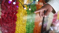 Kalua Jeruk yang baru dimasak tersebut, dapat bertahan selama satu minggu. Namun dengan catatan tidak ditutup rapat dalam plastik atau wadah karena Kalau Jeruk butuh udara yang masuk.