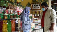 Menurut Hj Elin yang juga merupakan nasabah Bank BRI tersebut, harga Kalua Jeruk yang dijual biasanya seharga Rp 60 ribu per kg.