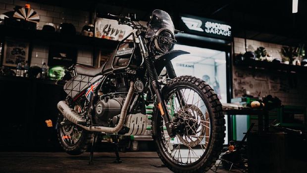 Modifikasi Royal Enfield besutan Smoked Garage