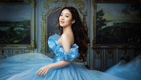 Barusan ada teman, salah satu photographer hits Jakarta yang cerita. Kemarin beliau mengerjakan project salah satu brand ternama, salah satu artis ternama Indonesia inisial N. Singkat cerita si artis N ini setelah tes PCR hasilnya positif tetapi masih kerja dan tidak isoman, tulis salah satu warganet. (Foto: Dok. FD Photography dan Disney Indonesia) 