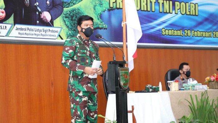 Panglima TNI Marsekal Hadi Tjahjanto di Batalyon Infanteri Raider 751/Vira Jaya Sakti, Jayapura, Papua