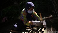 Ada dua jenis bilik bambu yang diproduksi, yakni bilik polos umumnya digunakan sebagai pelapis karena lebih tipis, lalu ada bilik motif untuk dijadikan struktur tembok bangunan.