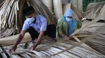 Perajin Bilik Bambu Bertahan di Tengah Modernisasi