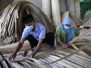 Masih Eksis, Perajin Bilik Bambu Bertahan di Era Modern