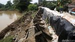 Perbaikan Tanggul Jebol di Kali Bekasi