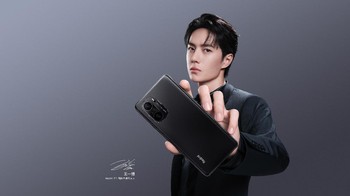 Di bagian belakang terdapat tiga kamera. Menggunakan sensor 48 MP f/1.9 Sony IMX 582 pada kamera utama Foto: doc Xiaomi