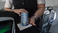 Pada 1993, lebih dari 3.000 Boeing 737 telah dipesan dan sekitar seperempat di antaranya masih terbang hingga hari ini. Hingga 2012, pesanan pesawat Boeing 737 terus melesat, dan menjadi pesawat komersial pertama yang bisa telah dipesan hingga 10.000 pesanan. Getty Images/Pall Jokull for Icelandair  