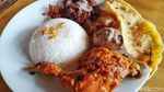 Ada Gudeg Komplet Berbumbu Mlekoh di Resto Rumah Jawa