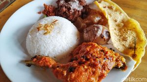 Ada Gudeg Komplet Berbumbu Mlekoh di Resto Rumah Jawa