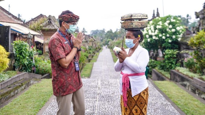Sandiaga Uno di Desa Penglipuran, Bali.